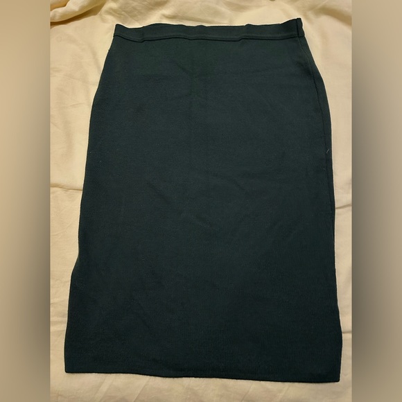 Green skirts - Picture 1 of 3